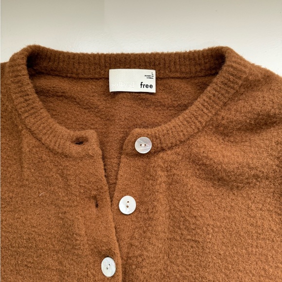 Cropped Button-up Woolly Wilfred Top - Picture 2 of 5
